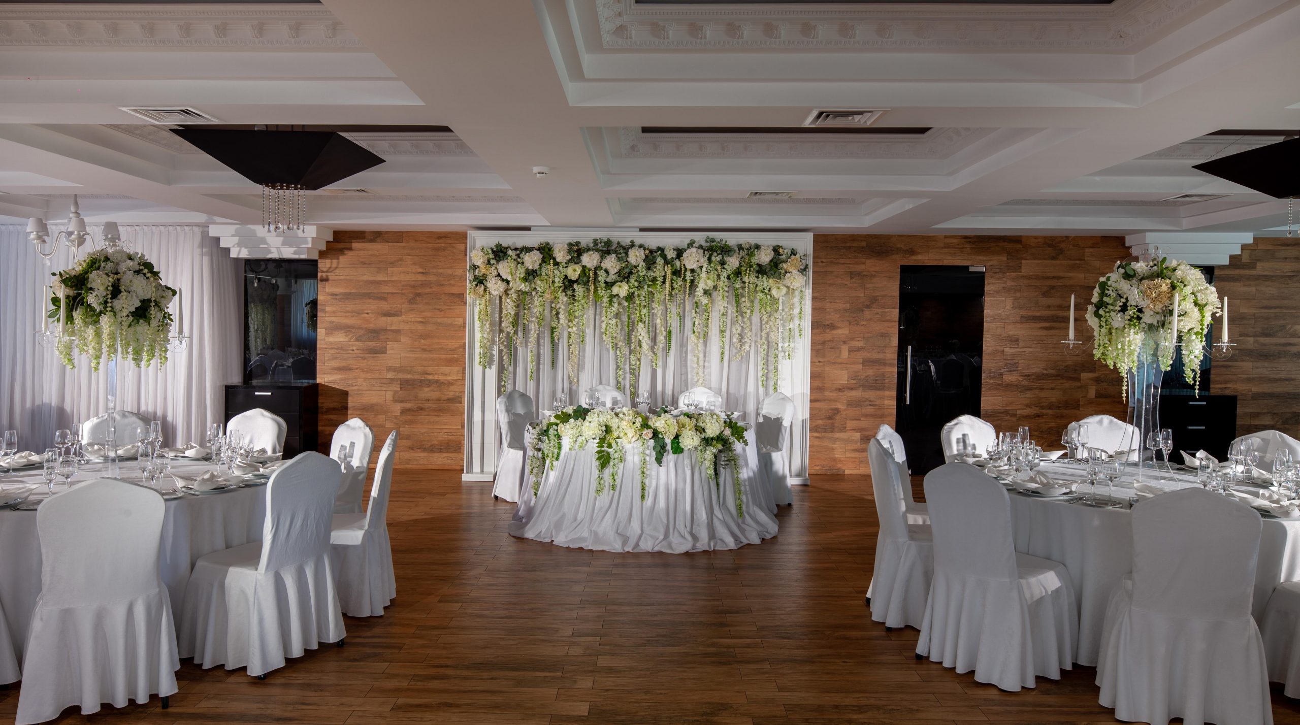 Tendin e n Organizarea Nun ii Restaurant Select Banquet Hall
